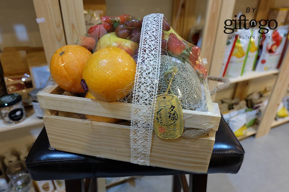 กระเช้าของขวัญตรุษจีน กับผลไม้มงคล 5 ชนิด By GiftnGo.Gift